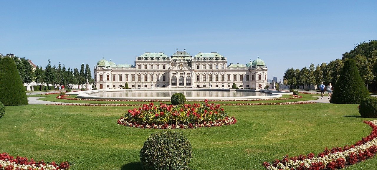 Exclusive luxury incentive travel dinner in a Vienna royal palace.